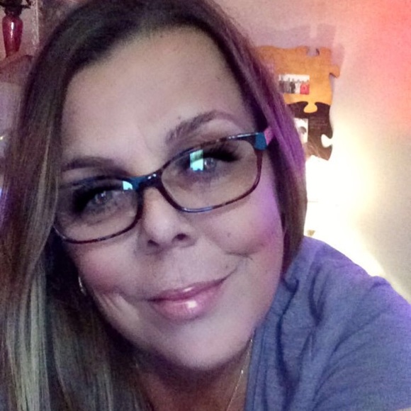 Meet your Posher, Debbie - Picture 5 of 7